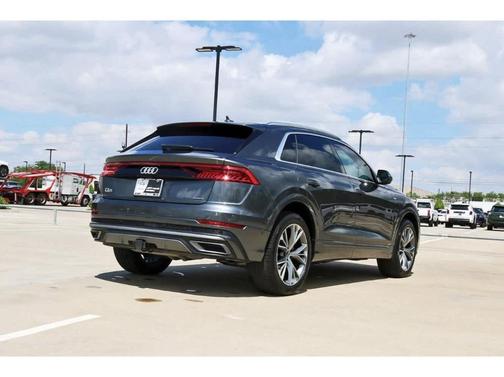 Daytona Gray Pearl Effect 2021 Audi Q8 55 Premium Plus