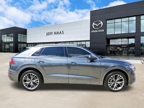 Daytona Gray Pearl Effect 2021 Audi Q8 55 Premium Plus