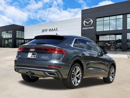 Daytona Gray Pearl Effect 2021 Audi Q8 55 Premium Plus