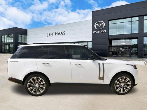 Fuji White 2023 Land Rover Range Rover P400 SE