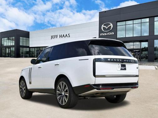 Fuji White 2023 Land Rover Range Rover P400 SE