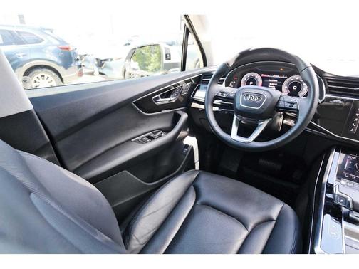 2022 Audi Q7 45 Premium Plus