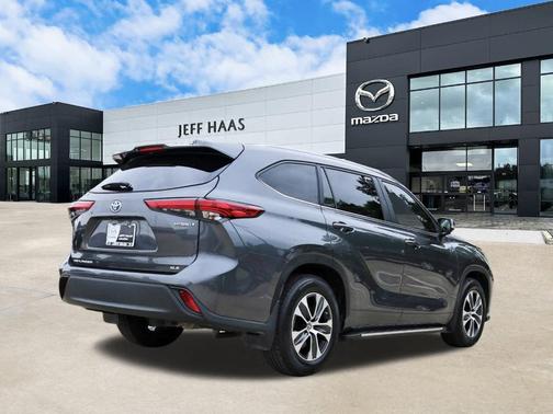 2023 Toyota Highlander Hybrid XLE