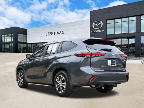 2023 Toyota Highlander Hybrid XLE