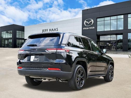 2024 Jeep Grand Cherokee Laredo