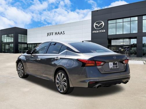 2025 Nissan Altima SL