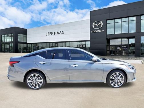 2025 Nissan Altima SL