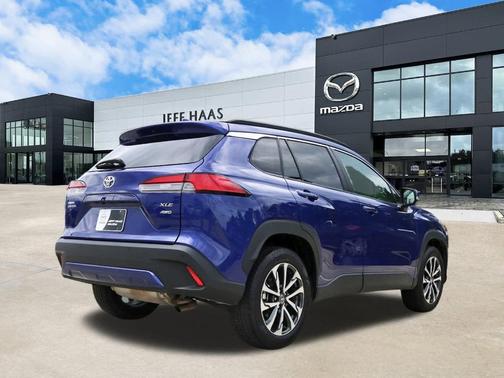 2024 Toyota Corolla Cross XLE