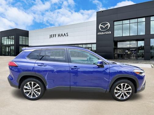 2024 Toyota Corolla Cross XLE