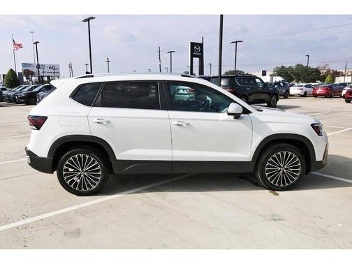 2025 Volkswagen Taos 1.5T SE