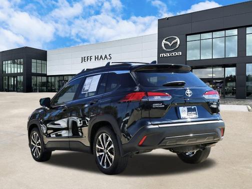 2024 Toyota Corolla Cross XLE