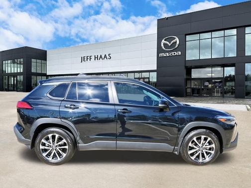 2024 Toyota Corolla Cross XLE