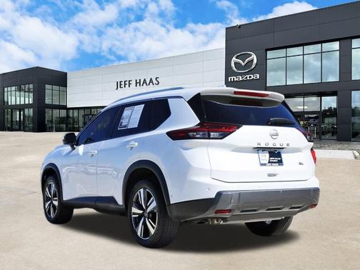 2025 Nissan Rogue SL