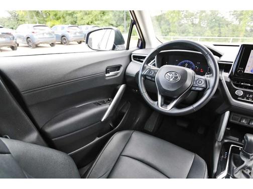 2024 Toyota Corolla Cross XLE