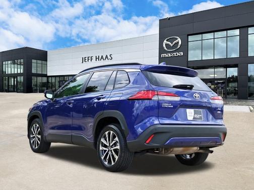 2024 Toyota Corolla Cross XLE