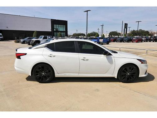2022 Nissan Altima 2.5 SR