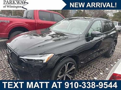 2023 Volvo XC60 B5 Ultimate Dark Theme