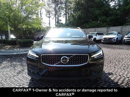 Onyx Black Metallic 2026 Volvo V60 Cross Country B5 Ultra