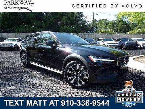 Onyx Black Metallic 2026 Volvo V60 Cross Country B5 Ultra