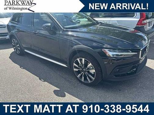 Onyx Black 2026 Volvo V60 Cross Country Ultra