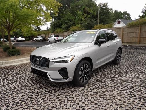 2025 Volvo XC60 Plus
