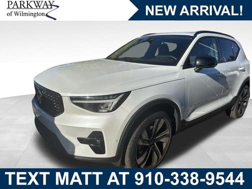 2024 Volvo XC40 B5 Plus Dark Theme