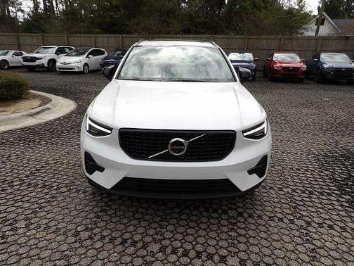 Crystal White 2025 Volvo XC40 Ultra