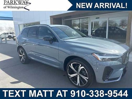 2023 Volvo XC60 B5 Ultimate Dark Theme