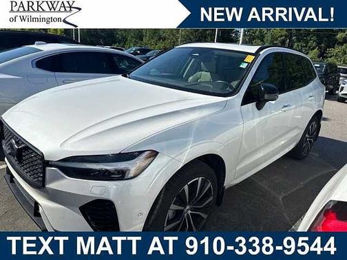 Crystal White 2024 Volvo XC60 Plus