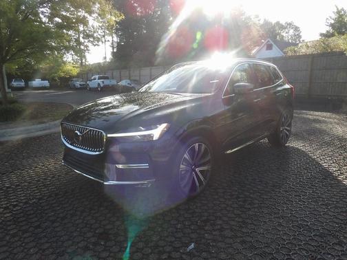 2023 Volvo XC60 B5 Ultimate Bright Theme