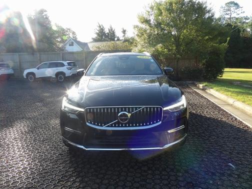 2023 Volvo XC60 B5 Ultimate Bright Theme
