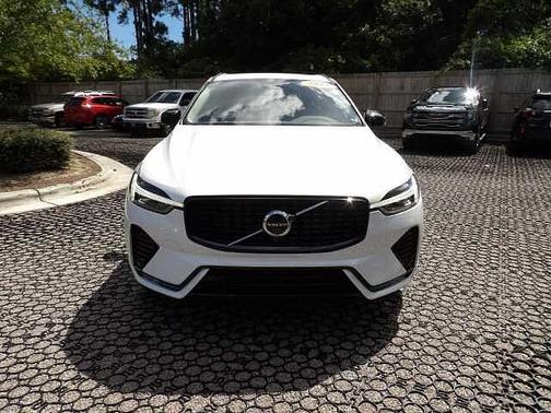 Crystal White 2025 Volvo XC60 Core
