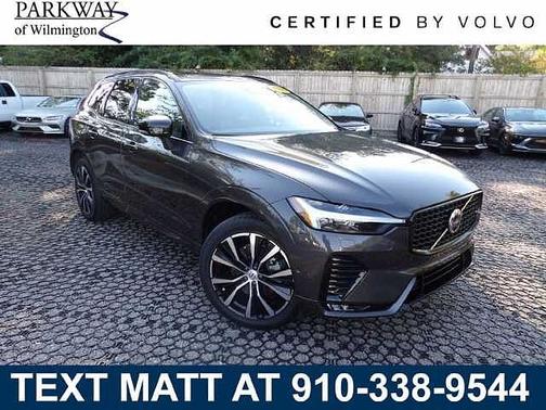 Platinum Gray Metallic 2025 Volvo XC60 B5 Plus