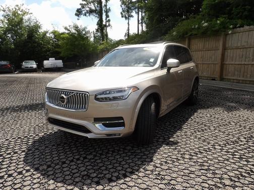 2024 Volvo XC90 B5 Plus