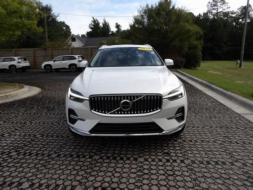 2023 Volvo XC60 B5 Ultimate Bright Theme