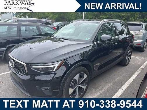 Onyx Black 2024 Volvo XC40 Plus