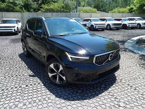 Onyx Black 2024 Volvo XC40 Plus