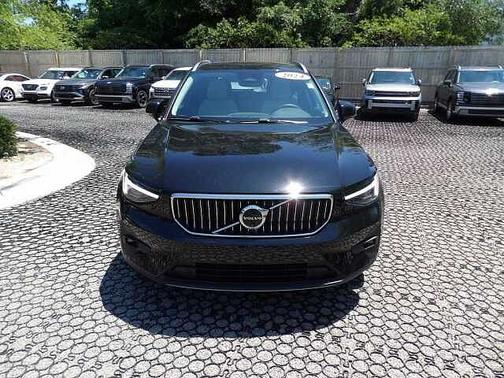 Onyx Black 2024 Volvo XC40 Plus