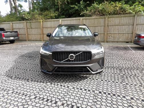 2023 Volvo XC60 B5 Plus Dark Theme