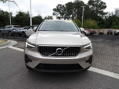Bright Dusk 2024 Volvo XC40 Plus