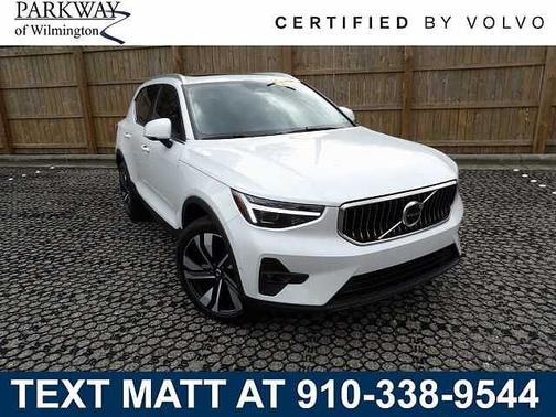 Crystal White 2025 Volvo XC40 Plus