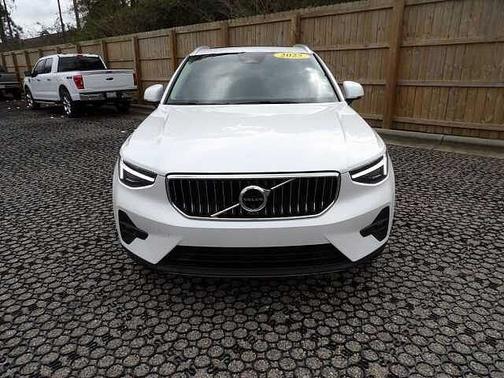 Crystal White 2025 Volvo XC40 Plus