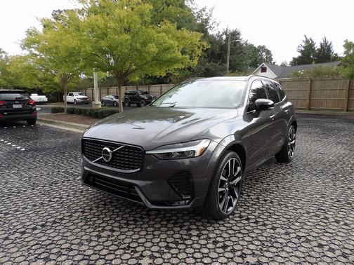 2024 Volvo XC60 B5 Ultimate Dark Theme