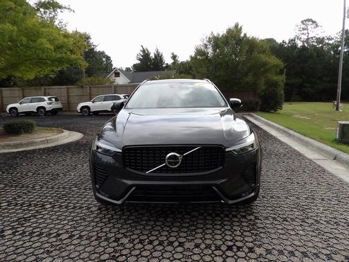 2024 Volvo XC60 B5 Ultimate Dark Theme