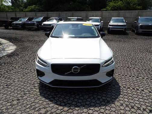 Crystal White 2025 Volvo S60 Core