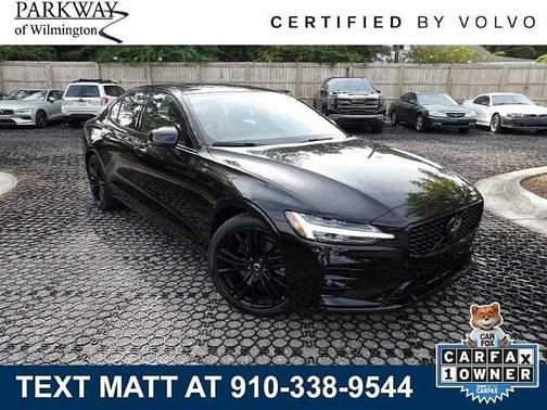 Onyx Black Metallic 2024 Volvo S60 B5 Plus Black Edition