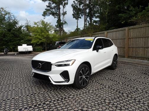 2024 Volvo XC60 B5 Plus Dark Theme