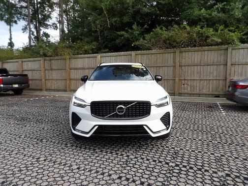 2024 Volvo XC60 B5 Plus Dark Theme