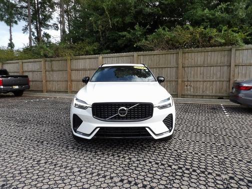 2024 Volvo XC60 B5 Plus Dark Theme