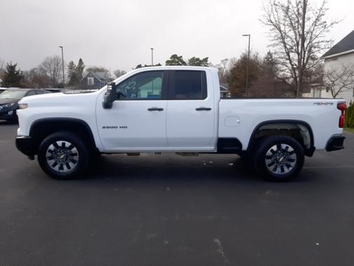 Summit White 2024 Chevrolet Silverado 2500 Custom